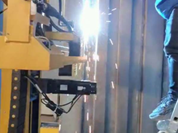 龙门式自动焊接机器人的应用